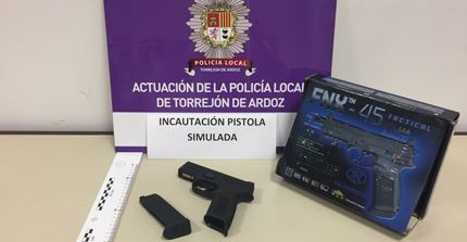 detenidos armas simuladas