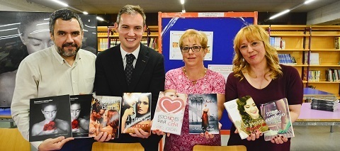 La novelista torrejonera Kris L. Jordan presento su última novela “Me quedo contigo” libro me quedo contigo