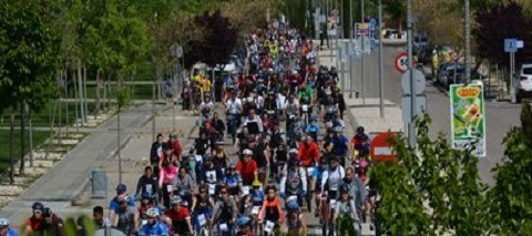 Miles de torrejoneros se echaron a la calle para celebrar el Día de la Bicicleta dia bicicleta torrejon de ardoz balance 2016