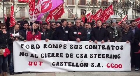 Los trabajadores de Castellón Automotive se concentran a las puertas del Ayuntamiento de Torrejón de Ardoz para rechazar el cierre de su empresa concentracion castellon