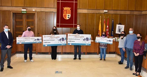 Los ganadores del concurso “De Compras por Torrejón en las Mágicas Navidades” reciben sus premios de compras por torrejon ganadores 2021