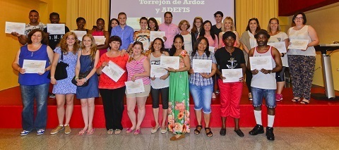 Entrega de diplomas a alumnos de cursos de formación para el empleo de Torrejón de Ardoz diplomas cursos empleo junio 2016