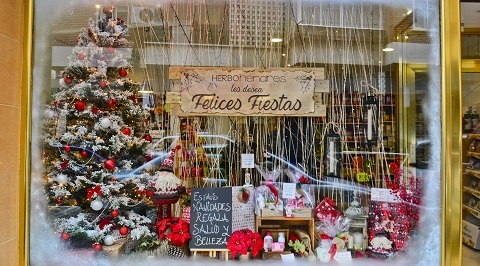 Premio al mejor ambiente navideño, dotado con 200 euros y trofeo de cristal a Herbolario Herbohenares premios concurso escaparates 2017 2018
