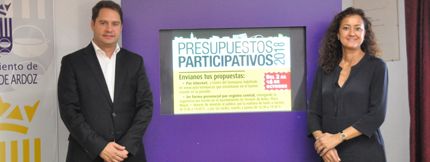 El alcalde de Torrejón de Ardoz, Ignacio Vázquez, y la concejala de Hacienda, Lola Navarro presupuestos participativos 2018