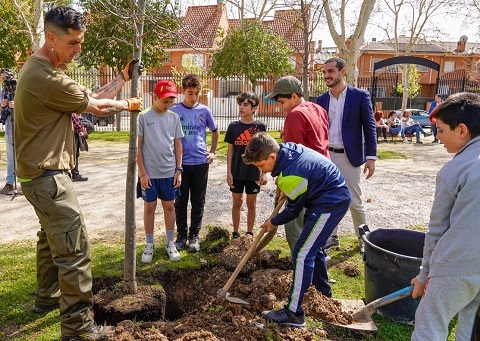 Cerca de 700 escolares de Torrejón de Ardoz participan en el Día del Árbol dia arbol 2024