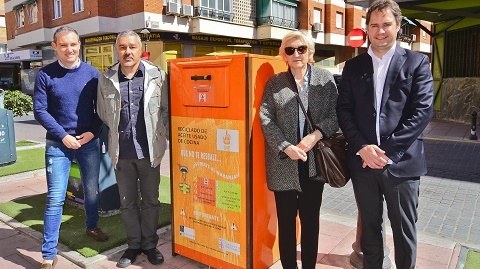Los torrejoneros reciclaron más de 13 toneladas de aceite de cocina gracias a los contenedores naranja reciclaje aceite balance