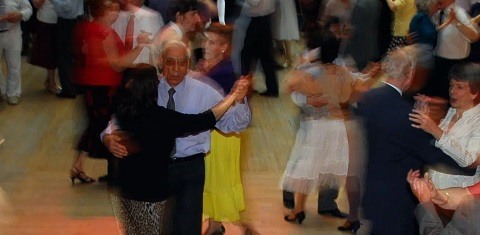 Vuelve el senderismo y el baile para los mayores de Torrejón de Ardoz baile mayores
